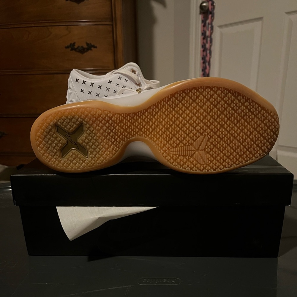 Kobe X Mid Ext - Picture 3 of 10